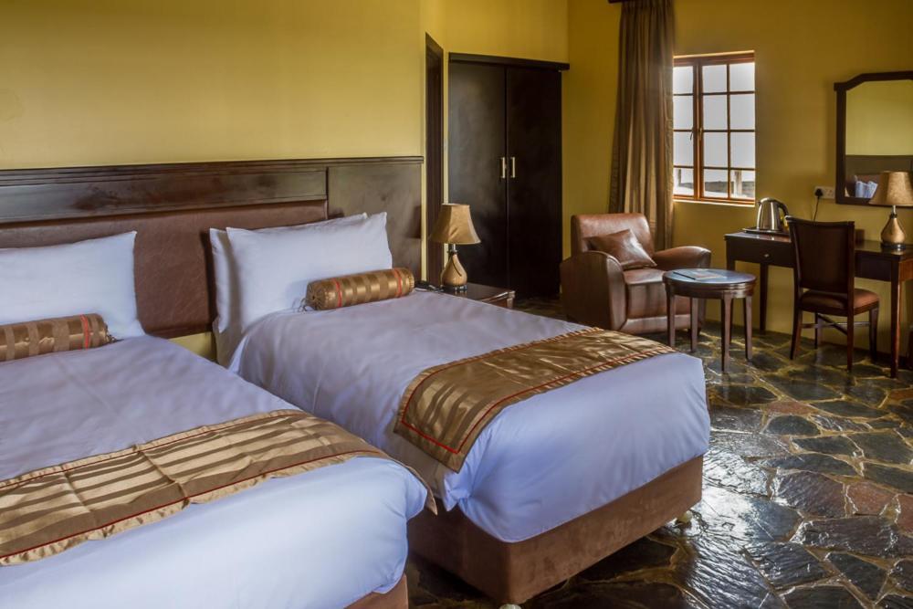 Big Valley Game Lodge Lobatse Ngoại thất bức ảnh