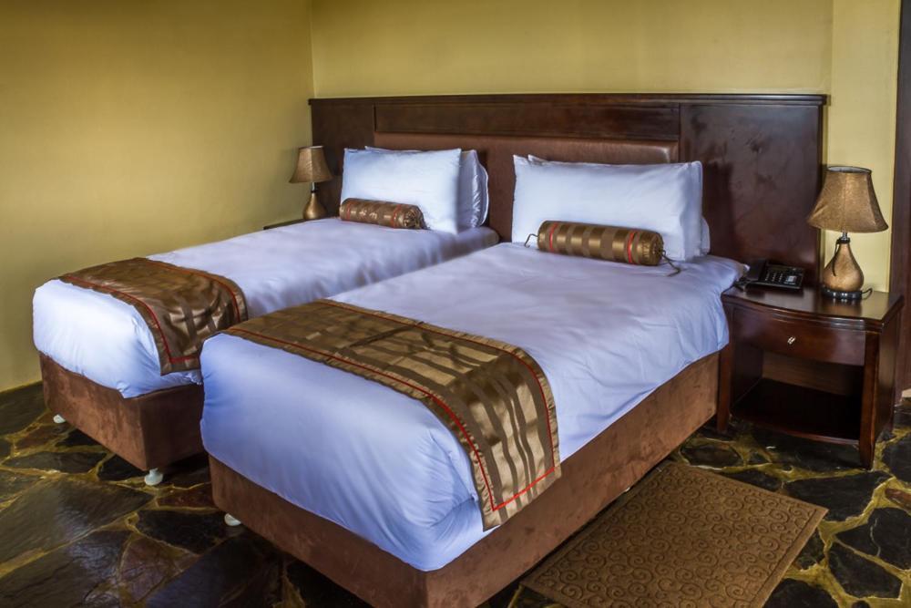 Big Valley Game Lodge Lobatse Ngoại thất bức ảnh