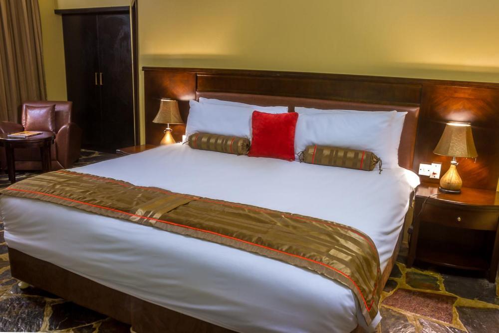 Big Valley Game Lodge Lobatse Ngoại thất bức ảnh